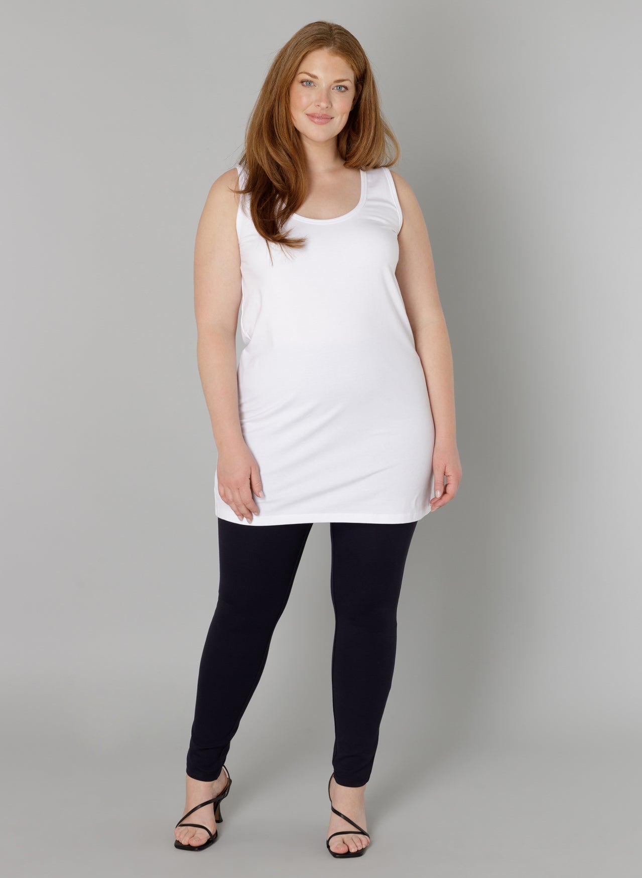 Base Level Curvy A-lijn top met brede bandjes  7000006 Alicia Wit