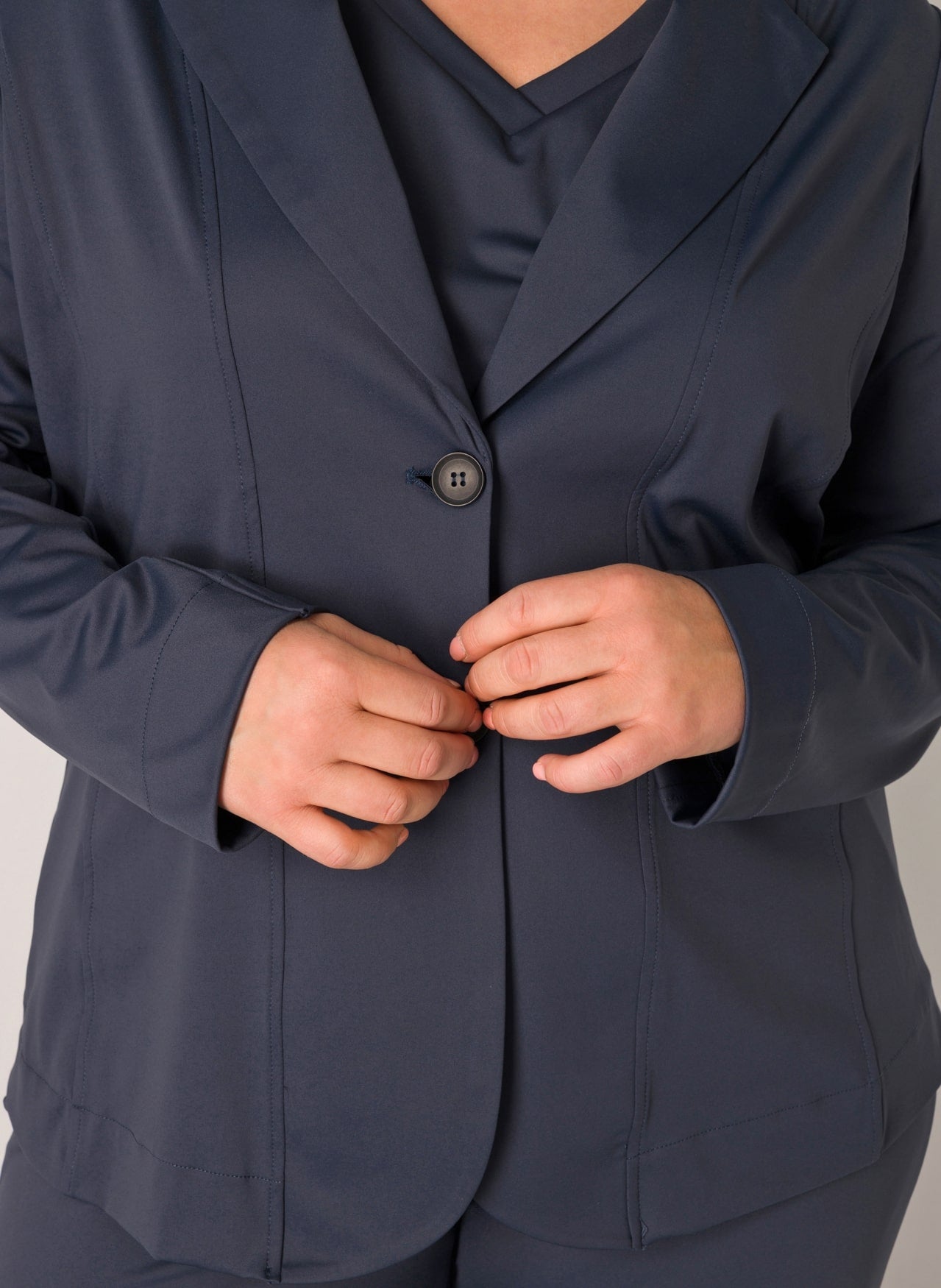 Base Level Curvy Blazer travelstof 7000116 Leah Blauw