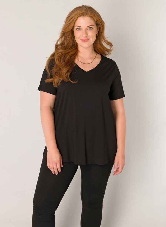 Base Level Curvy T-shirt met V-hals 7000018 Alba Zwart