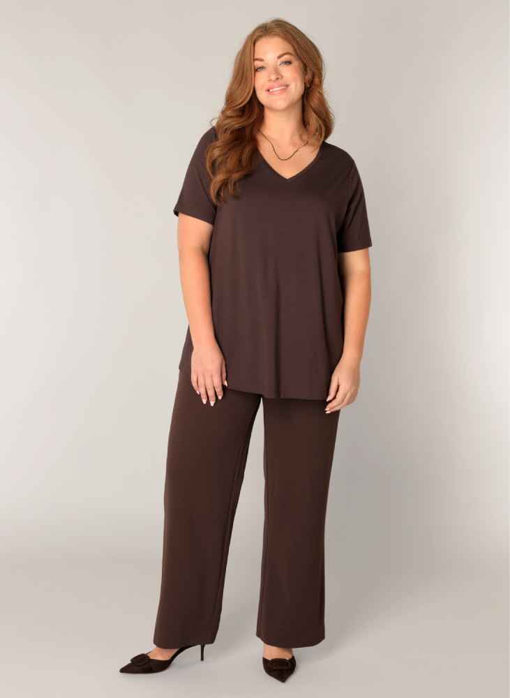 Base Level Curvy T-shirt met V-hals 7000018 Alba bruin