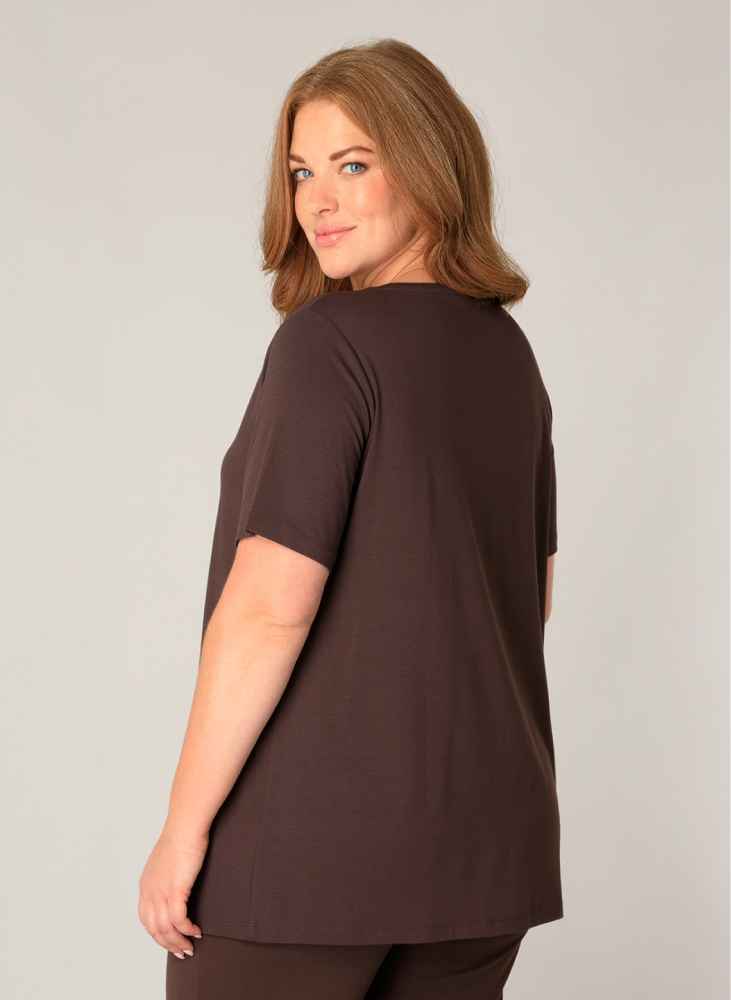 Base Level Curvy T-shirt met V-hals 7000018 Alba bruin