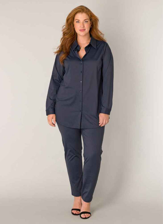 Base Level Curvy blouse van travelstof 7000115 Lara Blauw