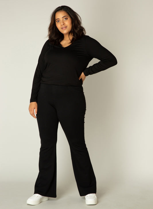Base Level Curvy broek met flare pijp 7000011 Allie Zwart
