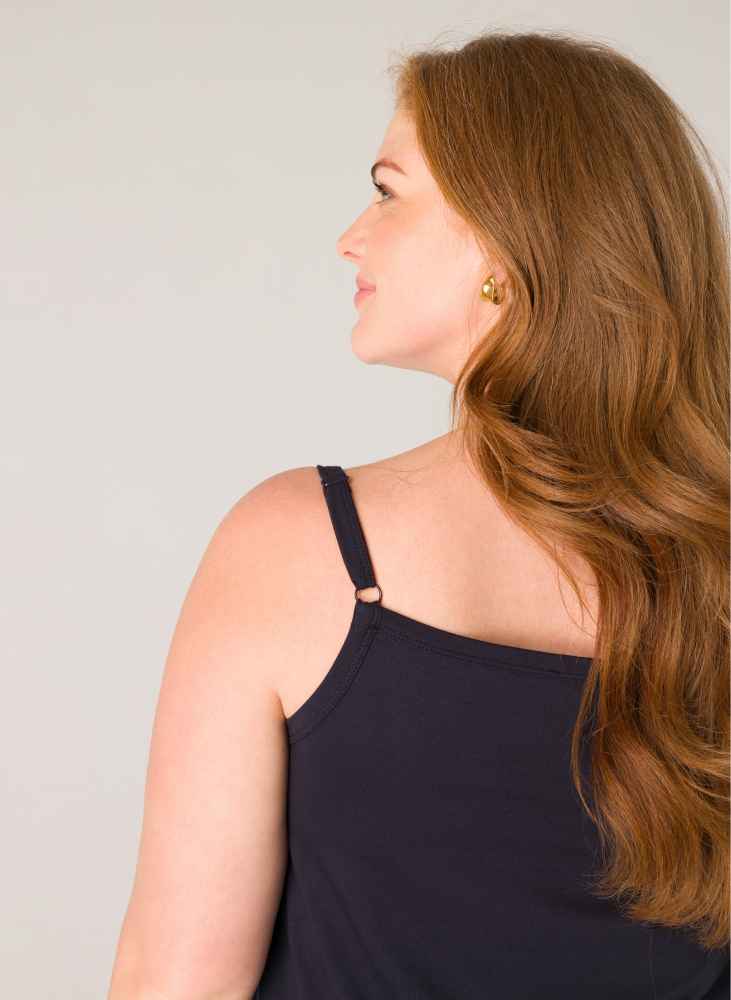 Base Level Curvy topje met verstelbare bandjes in blauw