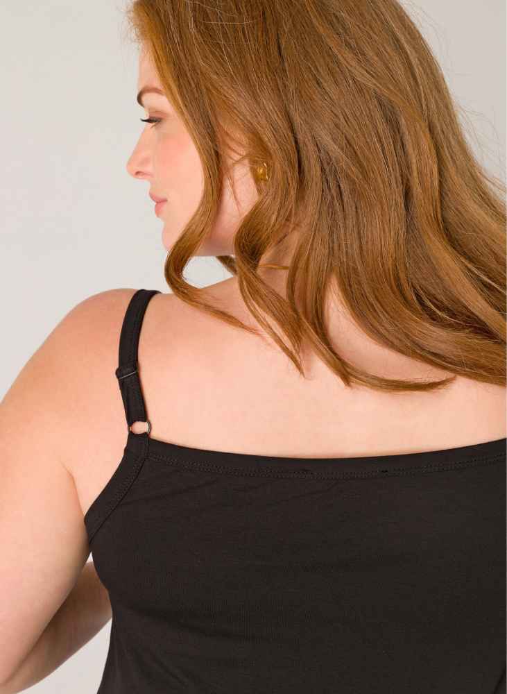 Base Level Curvy topje met verstelbare bandjes in zwart