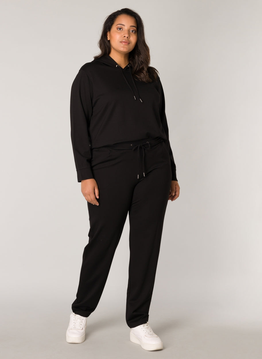 Base Level Curvy trui  Yalisa Black