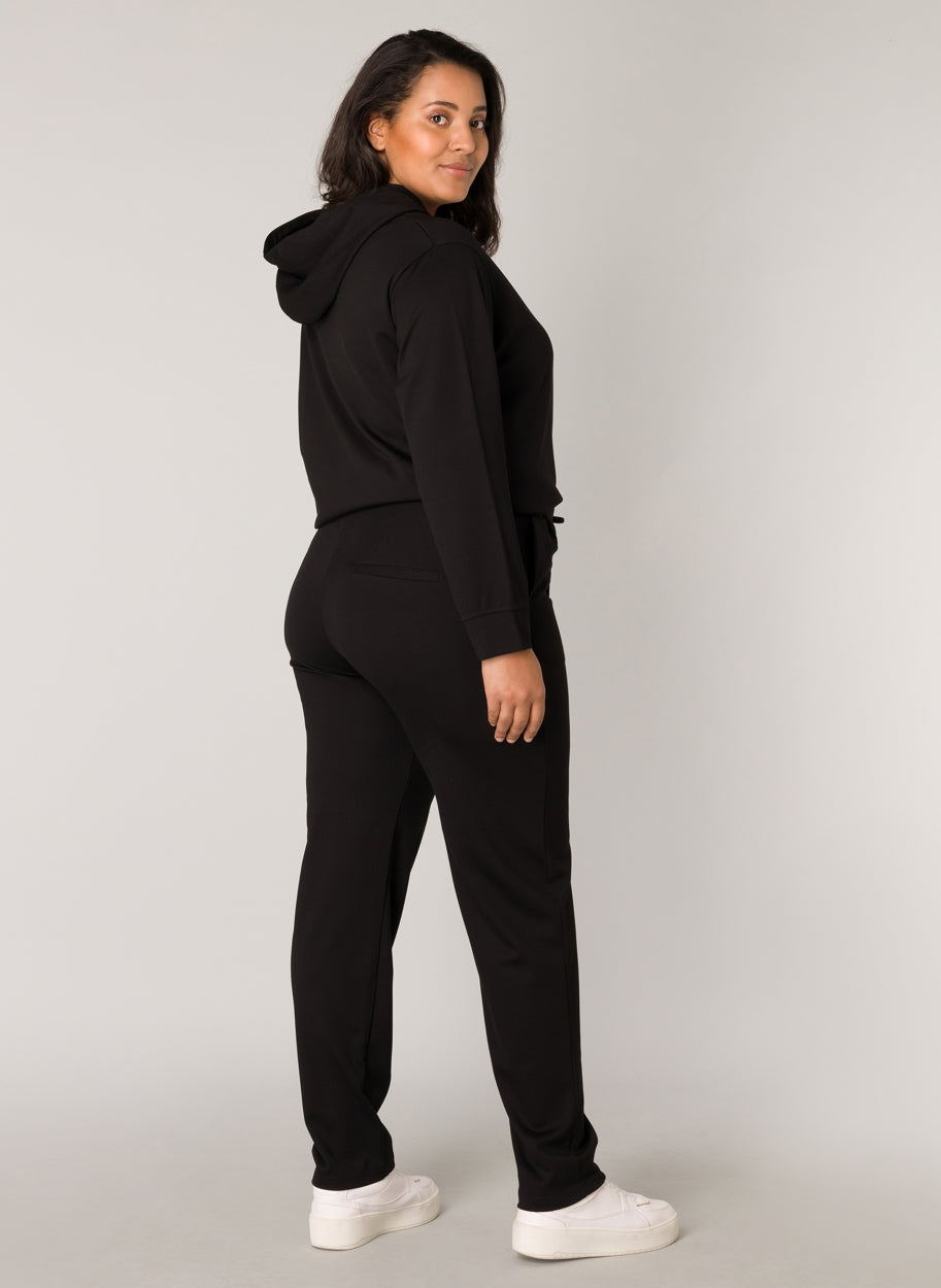 Base Level Curvy trui  Yalisa Black