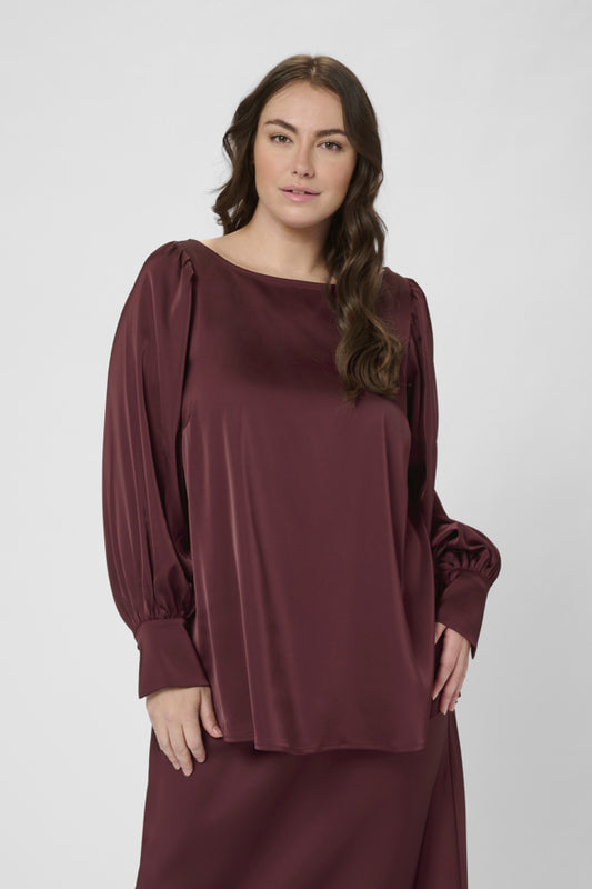 Kaffe Curve satijnlook blouse met lange mouw 10583659 KCmalorie Bordeaux