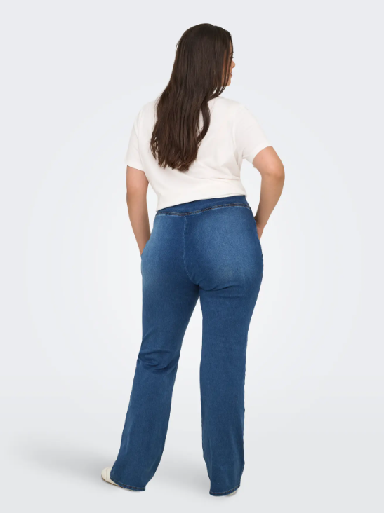 Only Carmakoma flared fit jeans met elastische tailleband 15355307 32" Carroyal med.blue denim