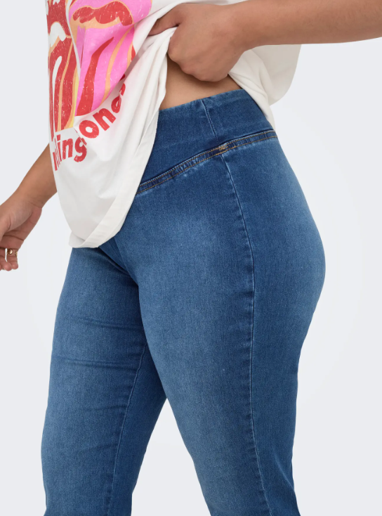 Only Carmakoma flared fit jeans met elastische tailleband 15355307 32" Carroyal med.blue denim