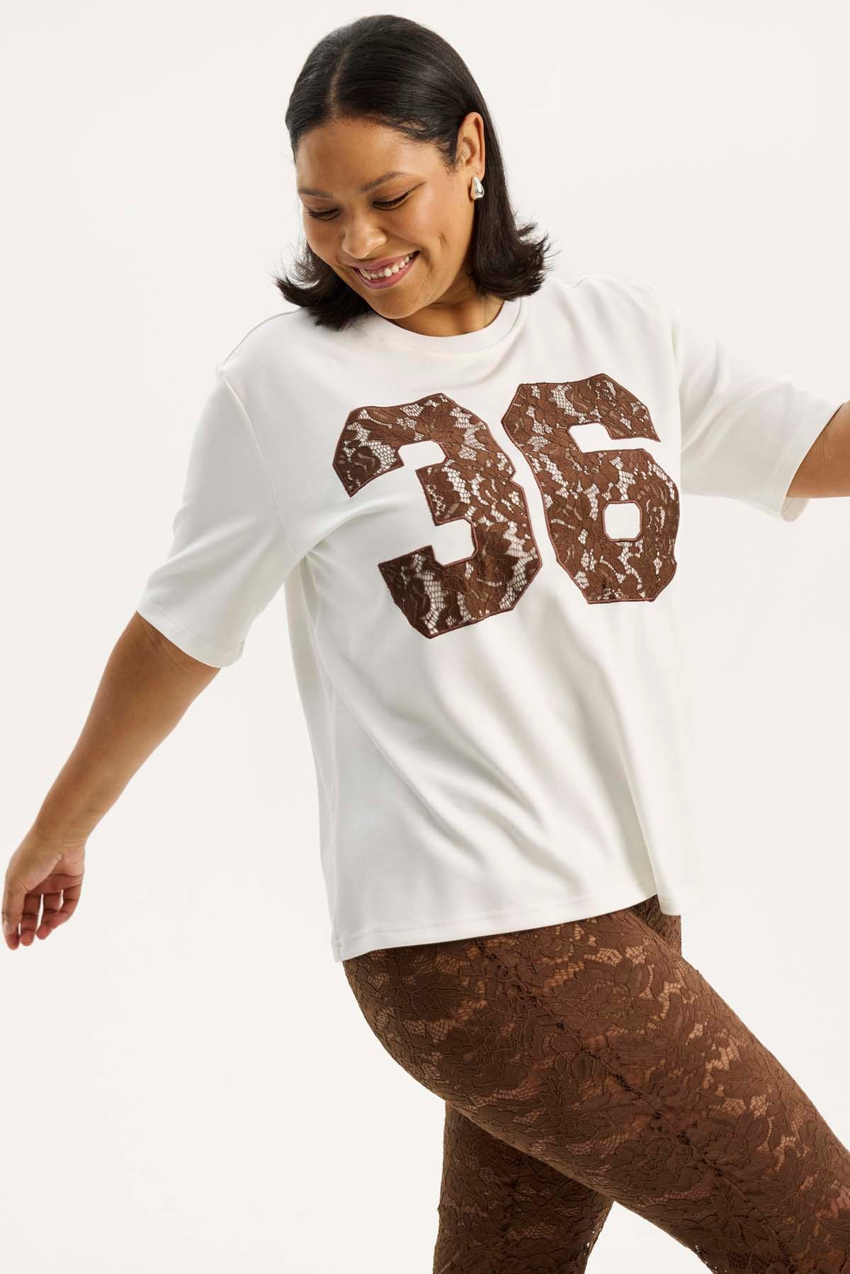 Anyday shirt Ulva, off white met kanten cijfer-applicatie