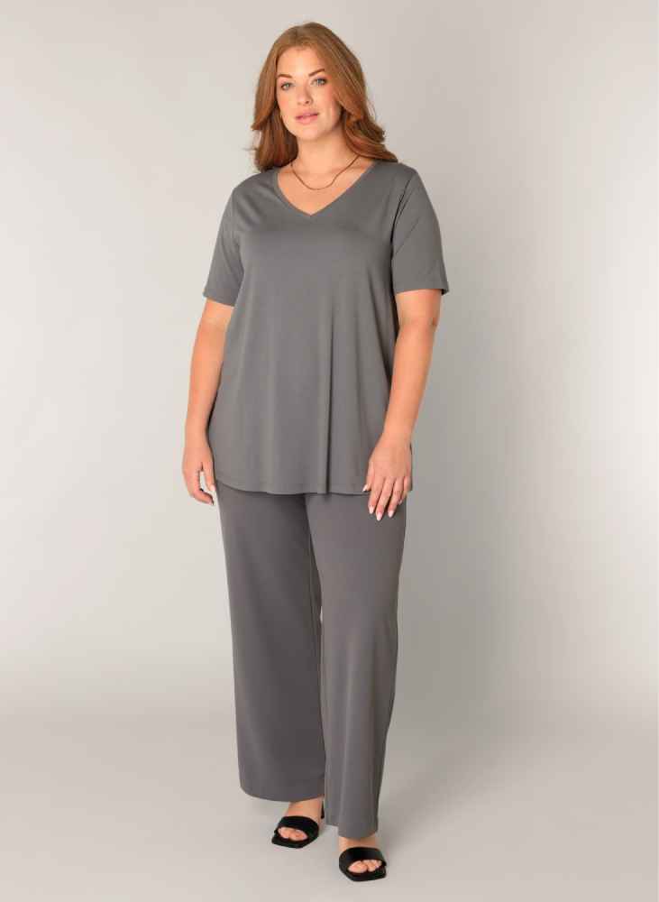 Base Level Curvy T-shirt met V-hals 7000018 Alba grijs
