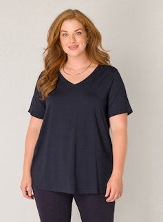 Base Level Curvy T-shirt met V-hals in blauw