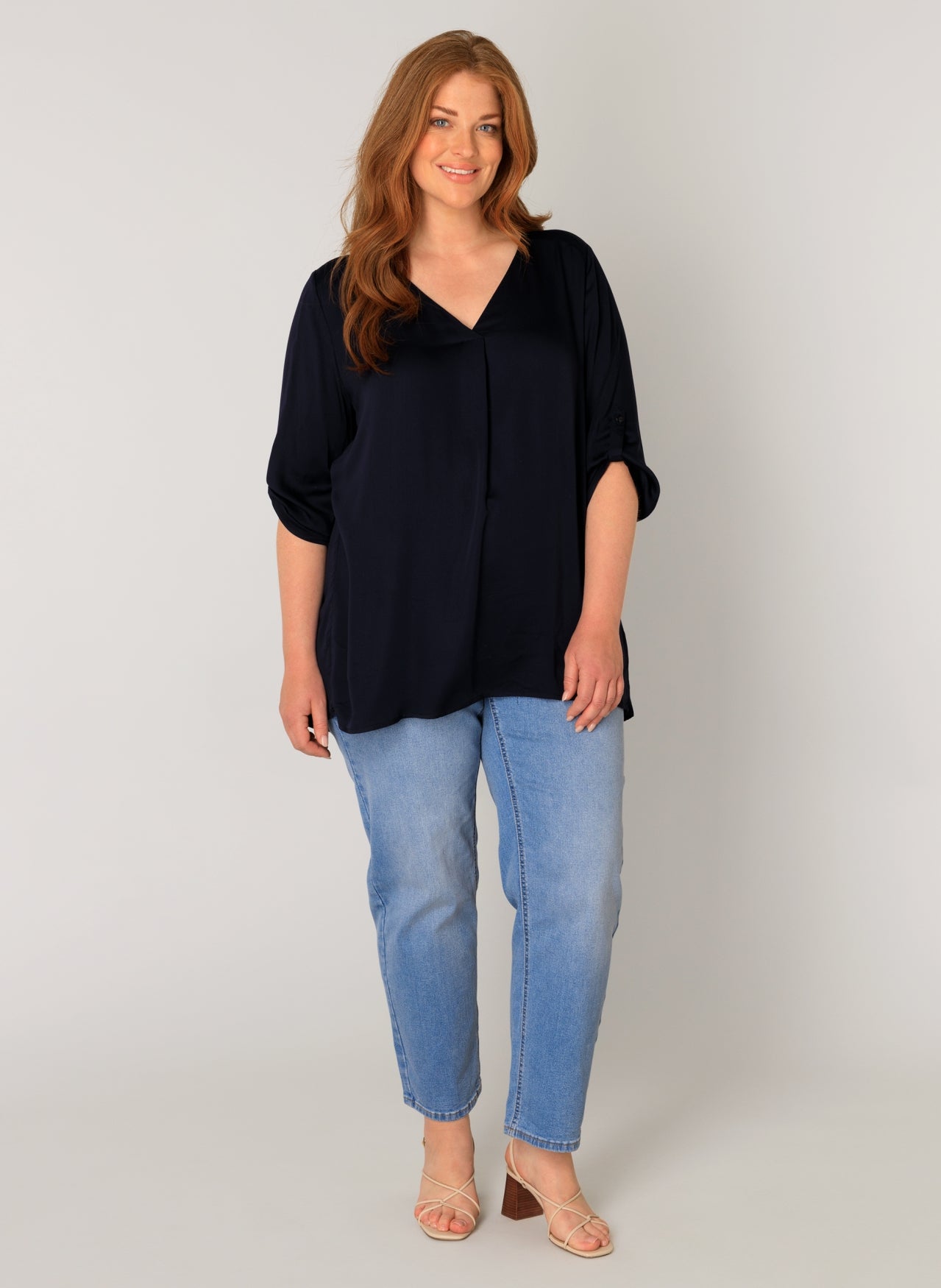 BaseLevelCurvyblousemetv-halsendriekwartmouwYanina7000090Blauw__2