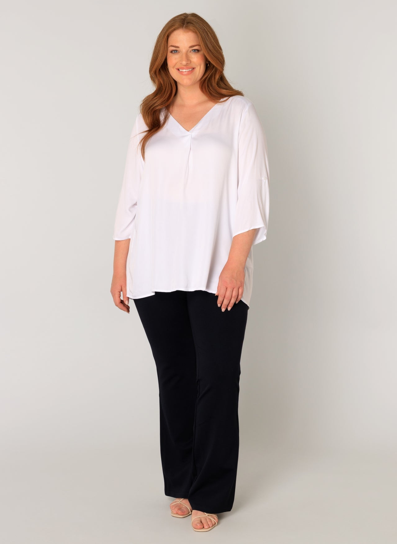Base Level Curvy blouse met V-hals en driekwart mouw in wit