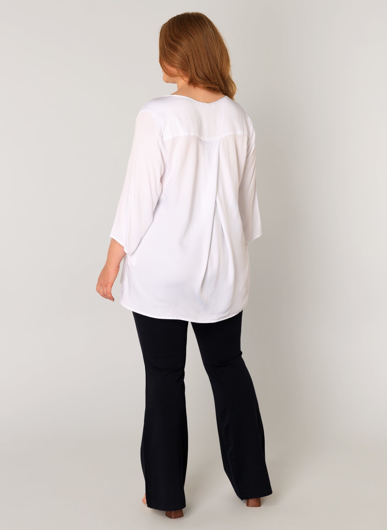 Base Level Curvy blouse met V-hals en driekwart mouw in wit