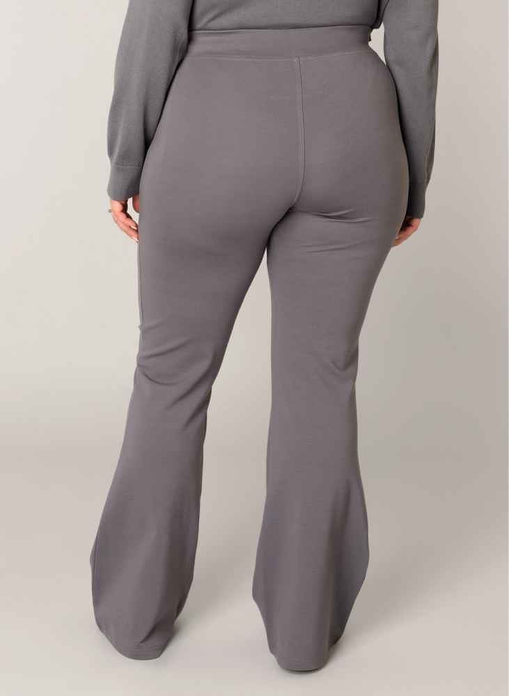 Base Level Curvy broek met flare pijp 7000011 Allie antraciet