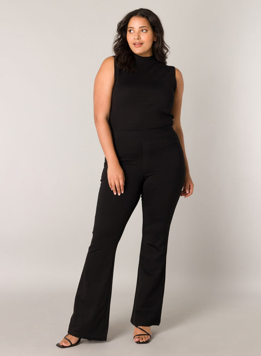 Base Level Curvy broek met flare pijp in zwart