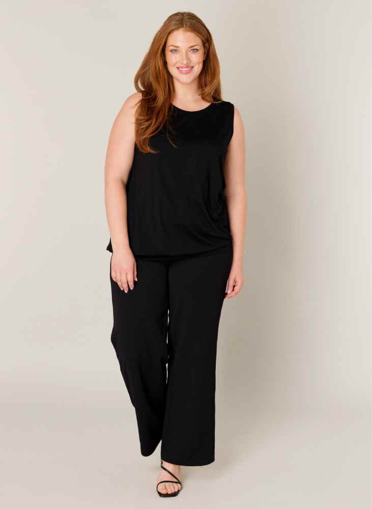 Base Level Curvy mouwloze top met blousonzoom 7000032 Yasmina  Zwart