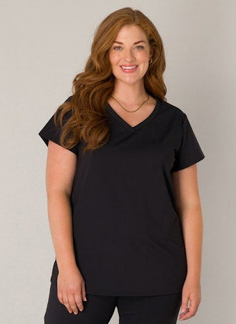 Base Level Curvy shirt van travelstof met V-hals in zwart