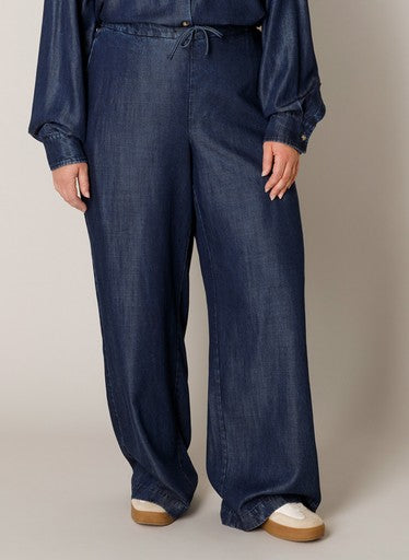 BaseLevelCurvywijdvallendejeansbroekNoella7000140MidBlue__1
