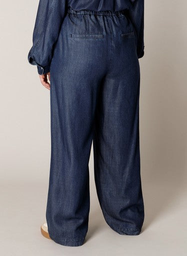 BaseLevelCurvywijdvallendejeansbroekNoella7000140MidBlue__3
