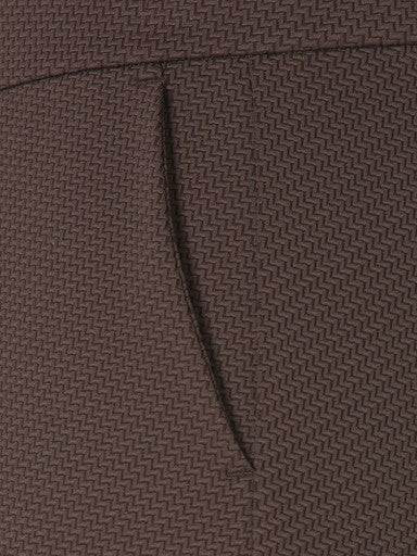 Frapp broek uitlopend model in bruin, draagfoto