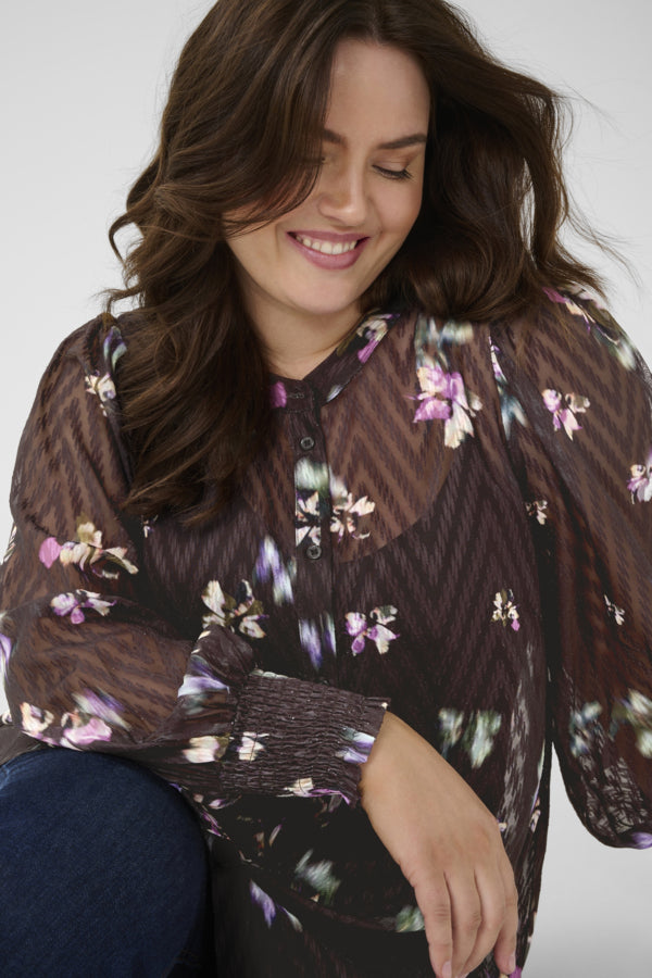 Kaffe Curve blouse met bloemenprint 10583786 KCclara Zwart