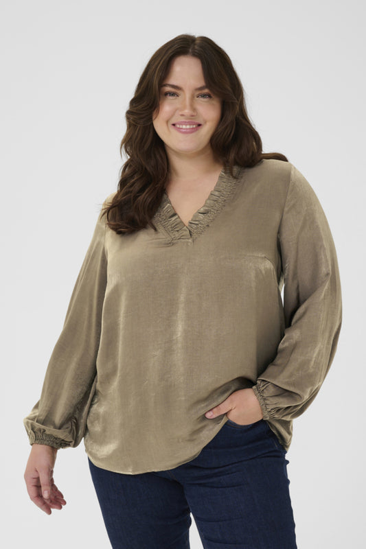 Kaffe Curve blouse met ruffle halslijn 10583774 KCmilia Bruin