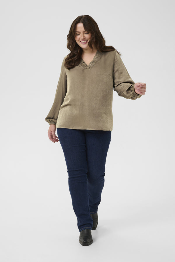 Kaffe Curve blouse met ruffle halslijn 10583774 KCmilia Bruin