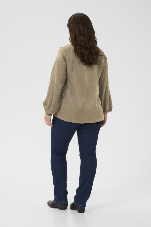 Kaffe Curve blouse met ruffle halslijn 10583774 KCmilia Bruin