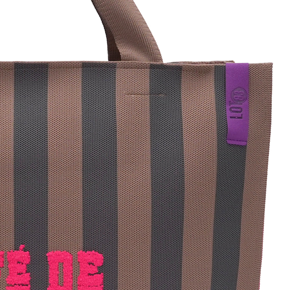 Lot83ShopperRebelLara05__2