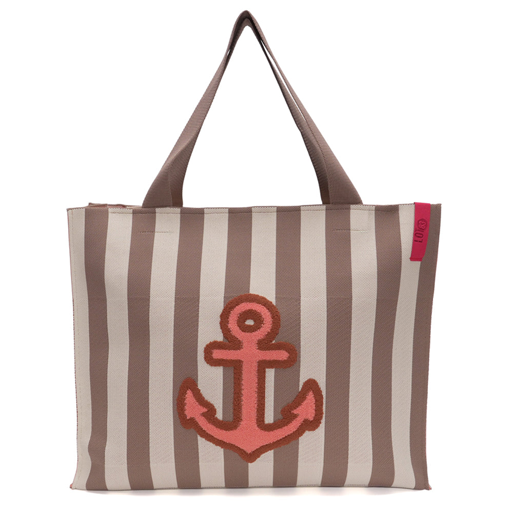 Lot83ShopperRebelLara09__1