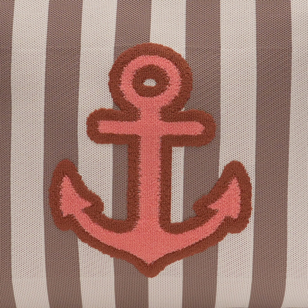 Lot83ShopperRebelLara09__3