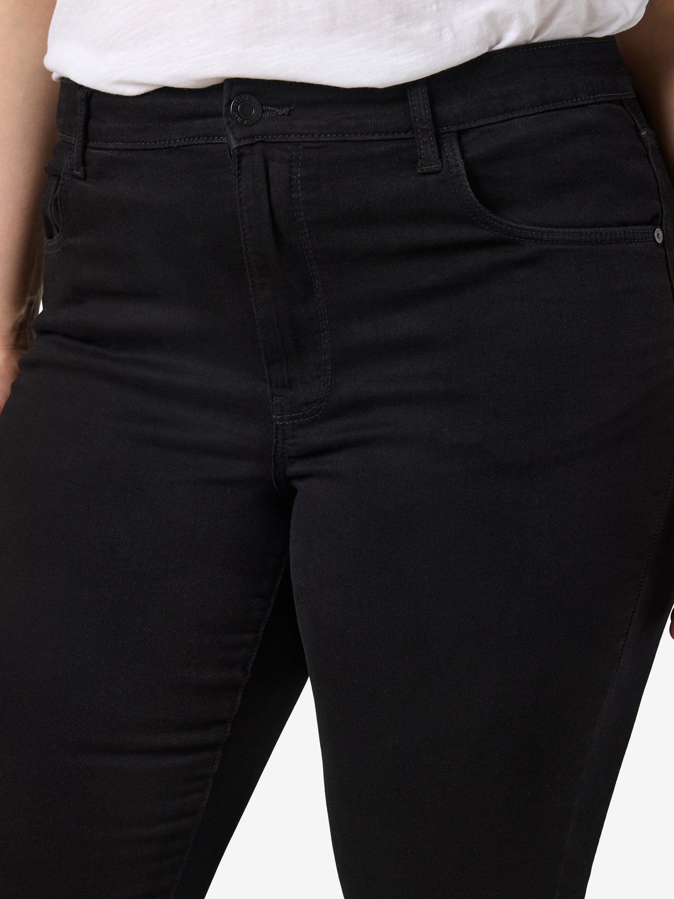 NoisyMayCurveflaredjeans3027020502NMSALLIEZwart__3