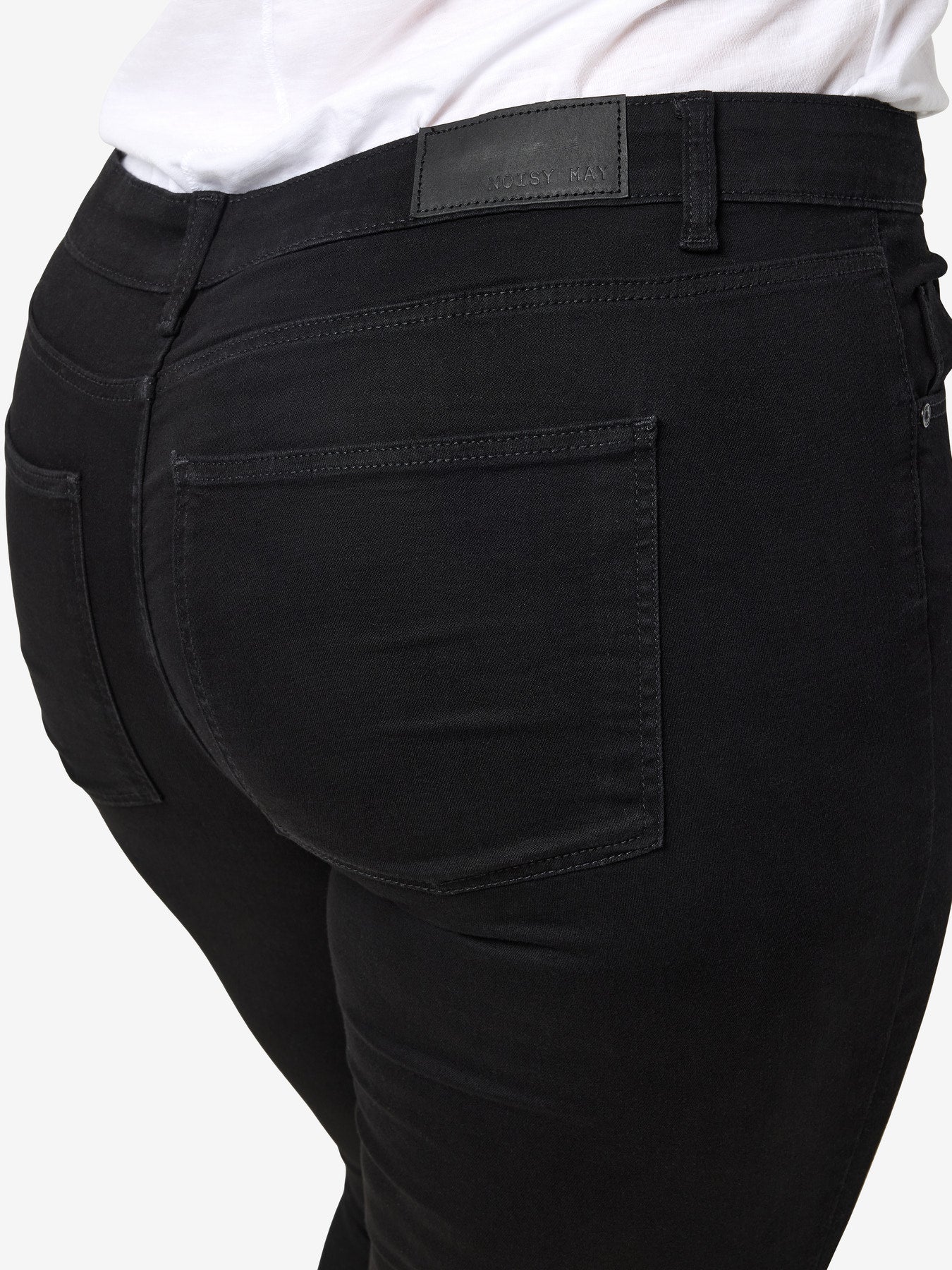 NoisyMayCurveflaredjeans3027020502NMSALLIEZwart__4