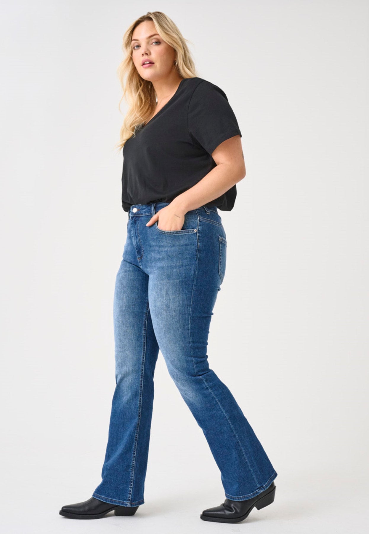 OnlyCarmakomaflaredfitjeans30_15332403CARWILLY_30Darkbluedenim__1
