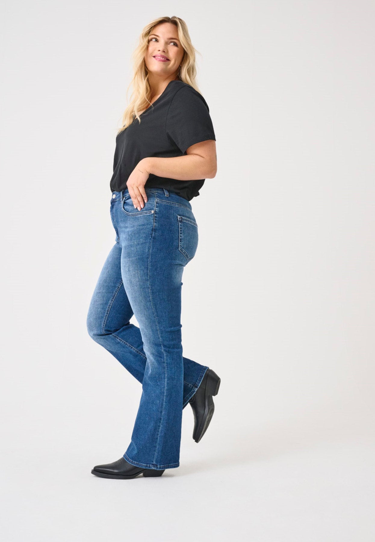 OnlyCarmakomaflaredfitjeans30_15332403CARWILLY_30Darkbluedenim__2