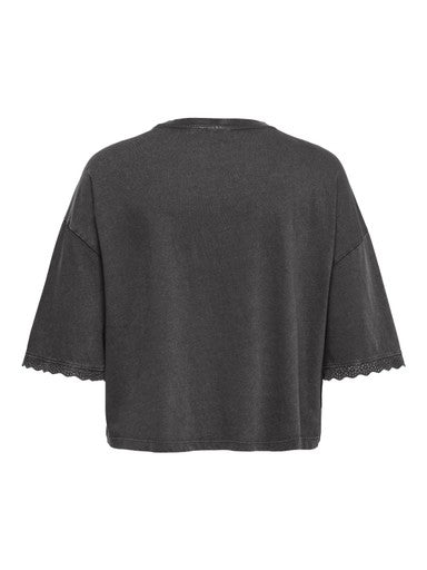 Only Carmakoma boxy t-shirt zwart, detailfoto