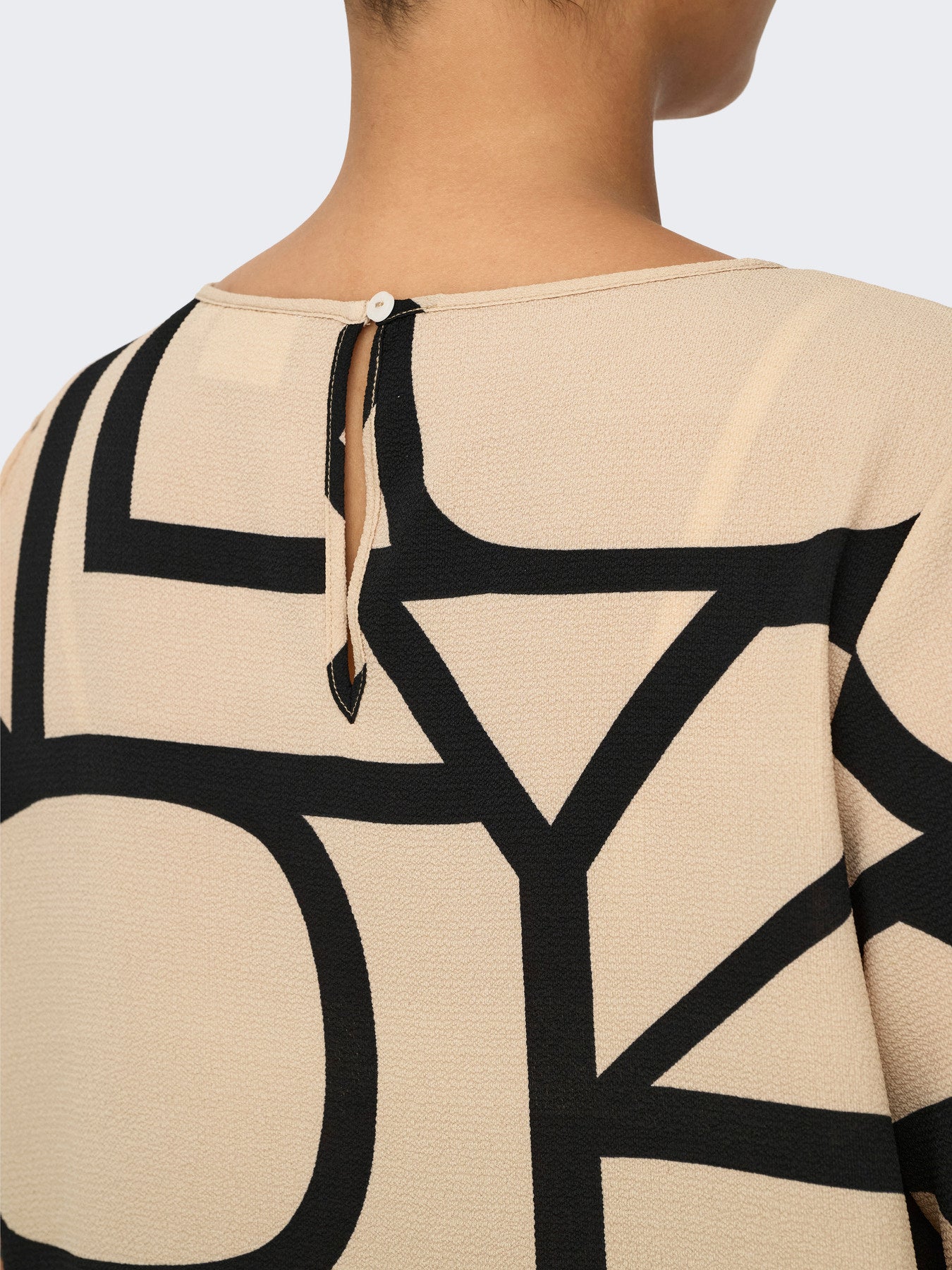 OnlyCarmakomashirtmetkortemouw15218353CarvicaNomad__2