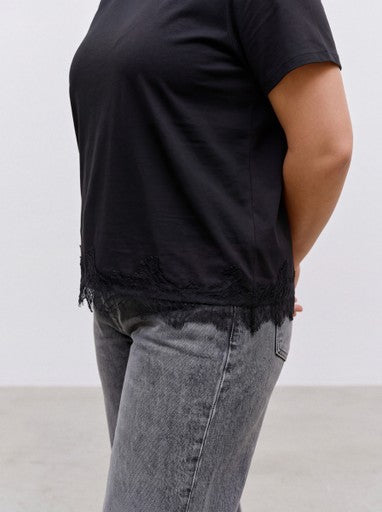 Vero Moda Curve t-shirt met kanten rand Black/Lace DTM, detailfoto