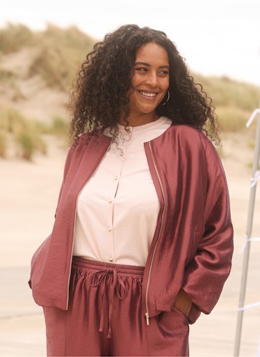 YestCurvejasjeLeniA006358Plum__1