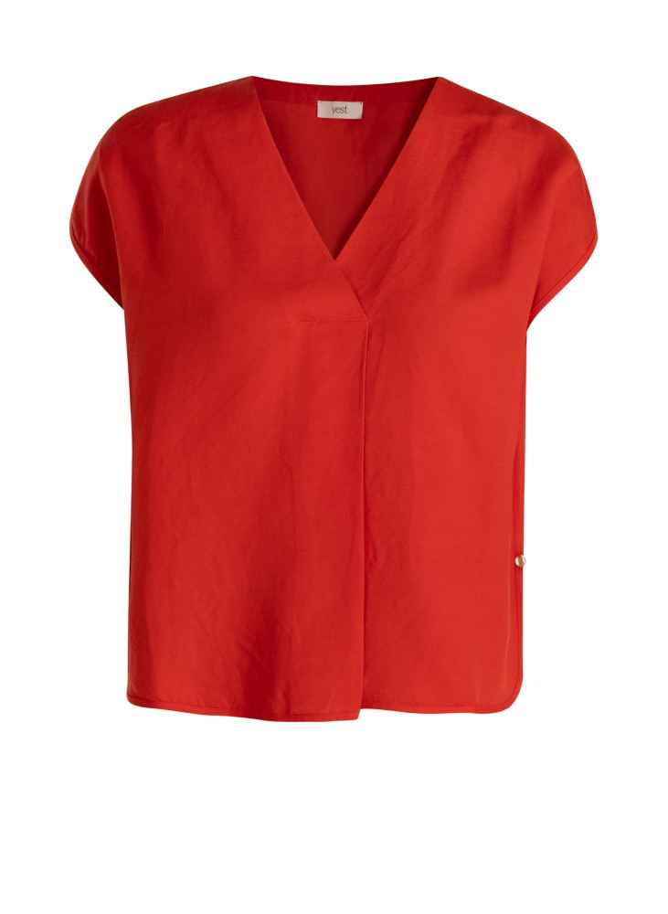 YestCurveshirtNadiaA006265rood__2