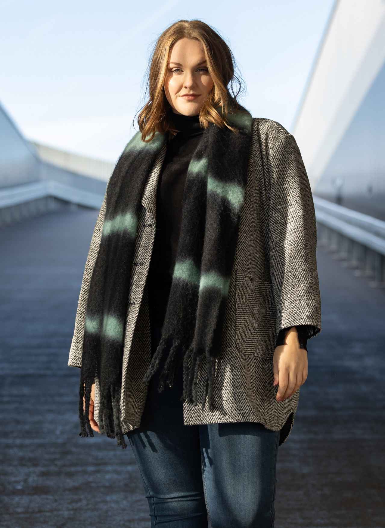 YestCurvesjaalRichelleantra__2